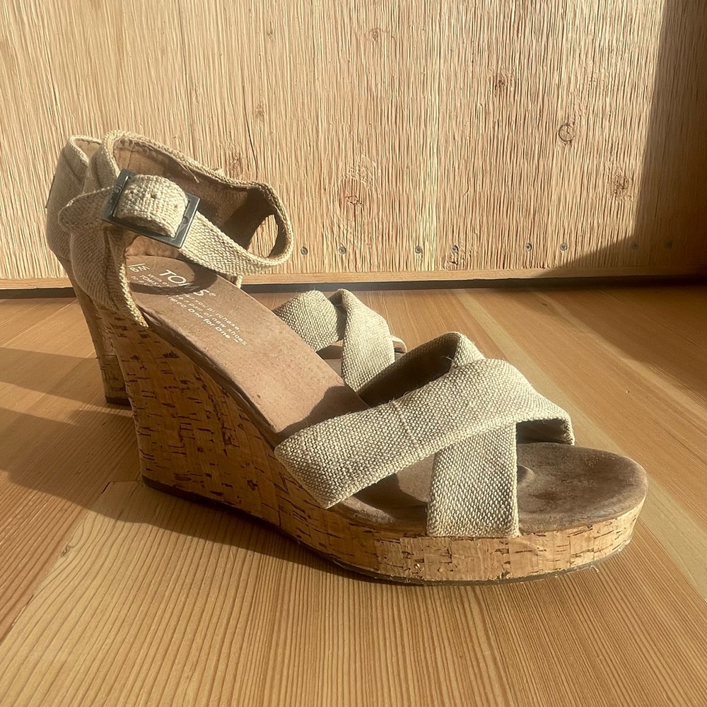 Toms “Sierra” Cork Wedge Sandal with Linen straps (size 9)